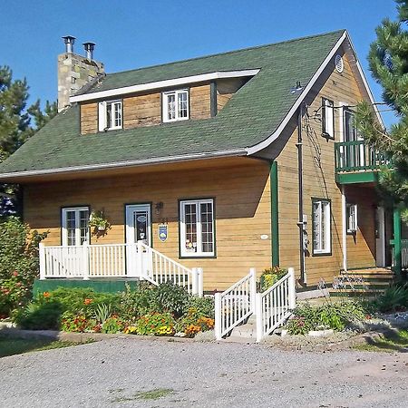 Gite La Halte Du Verger Bed And Breakfast Riviere-du-Loup Exterior foto
