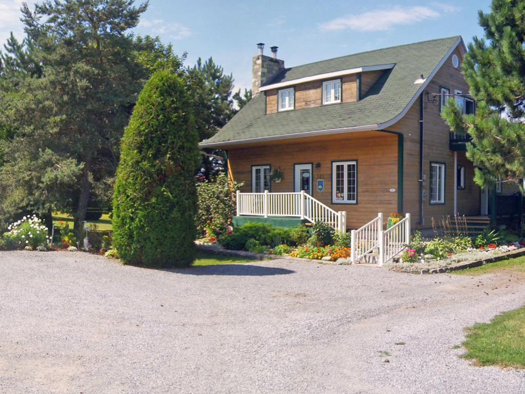 Gite La Halte Du Verger Bed And Breakfast Riviere-du-Loup Exterior foto