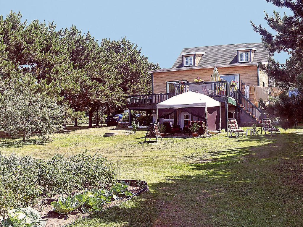 Gite La Halte Du Verger Bed And Breakfast Riviere-du-Loup Exterior foto