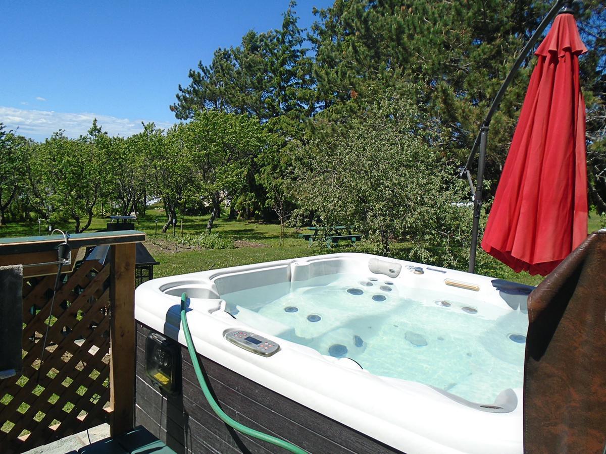Gite La Halte Du Verger Bed And Breakfast Riviere-du-Loup Exterior foto