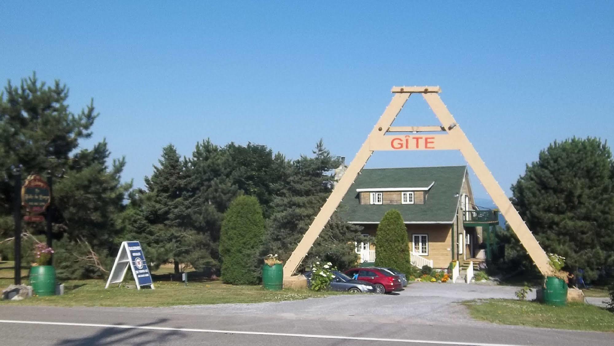 Gite La Halte Du Verger Bed And Breakfast Riviere-du-Loup Exterior foto