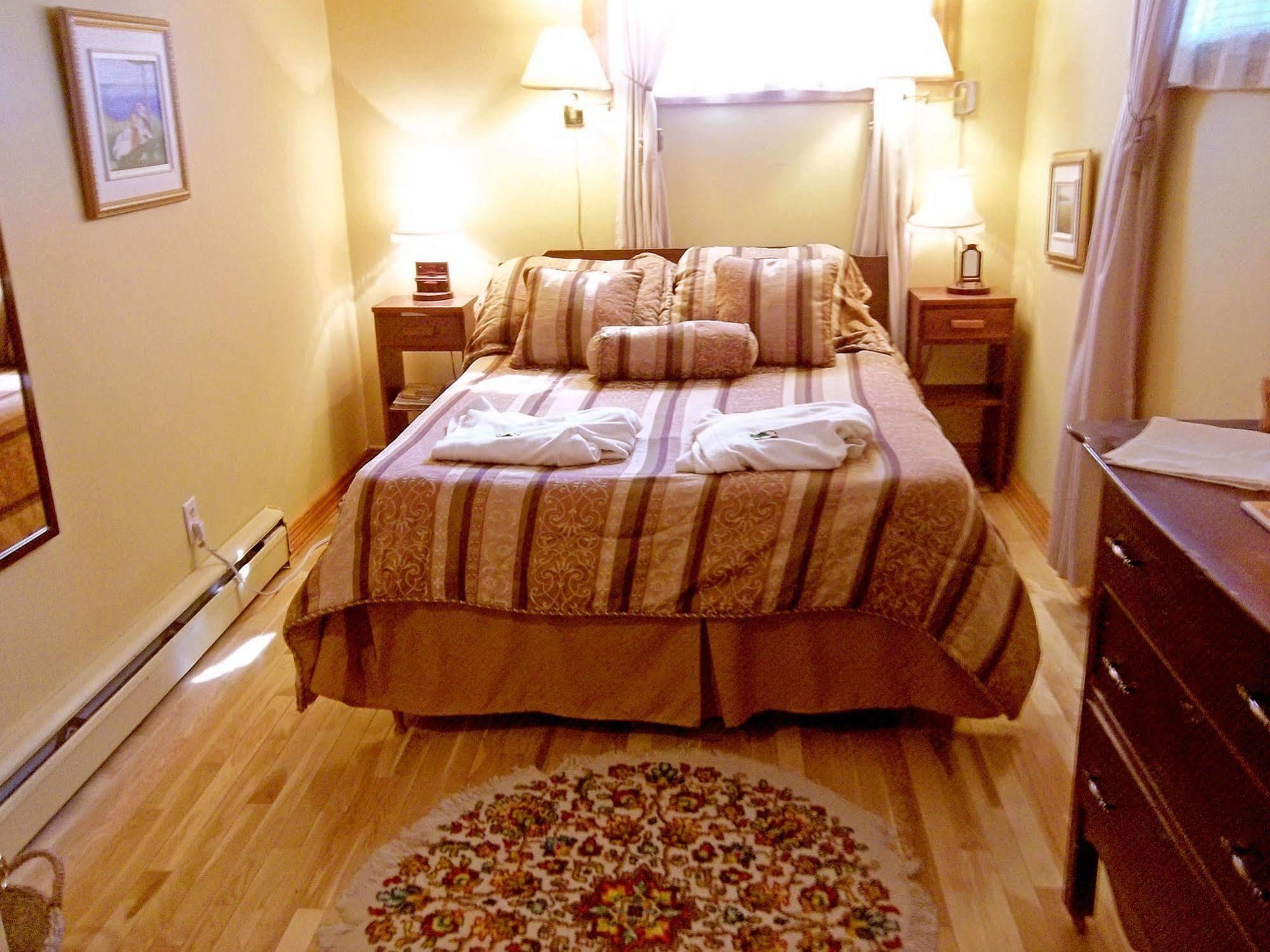 Gite La Halte Du Verger Bed And Breakfast Riviere-du-Loup Exterior foto