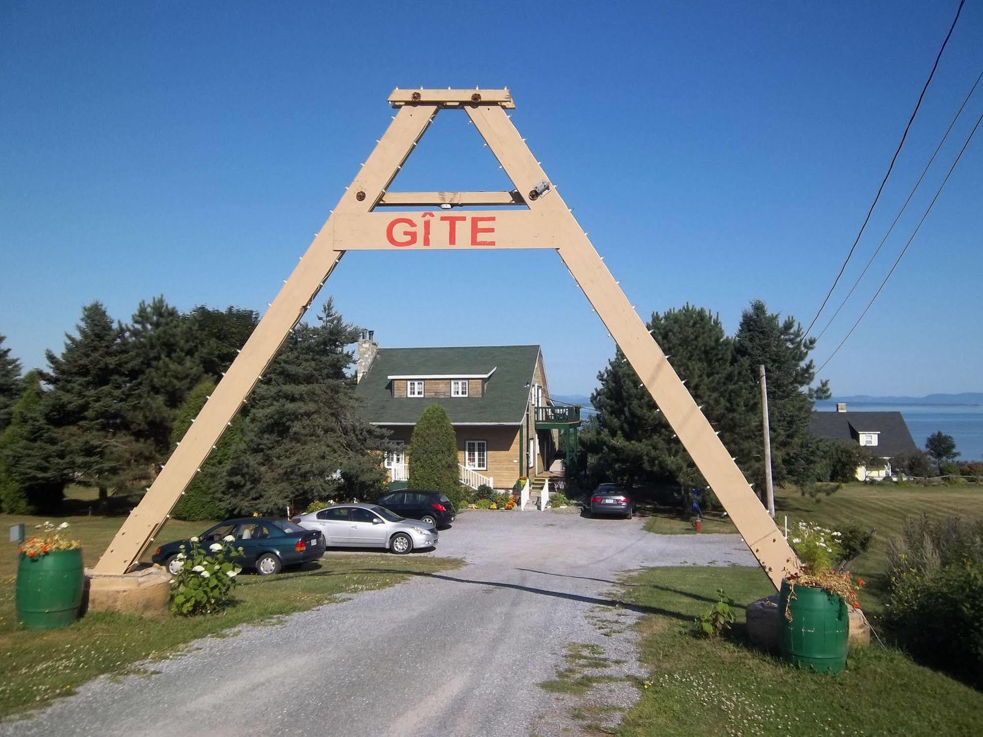 Gite La Halte Du Verger Bed And Breakfast Riviere-du-Loup Exterior foto