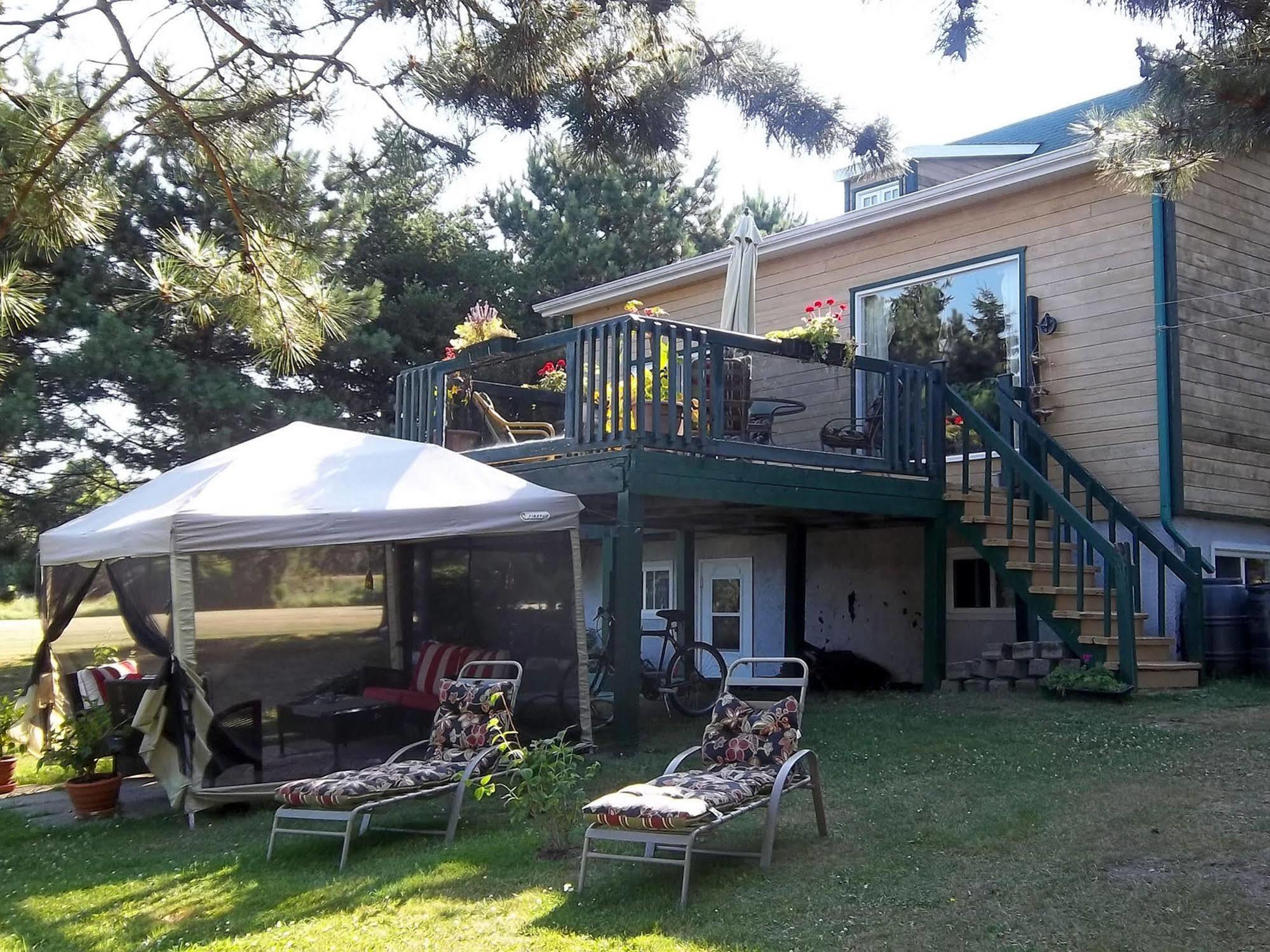 Gite La Halte Du Verger Bed And Breakfast Riviere-du-Loup Exterior foto